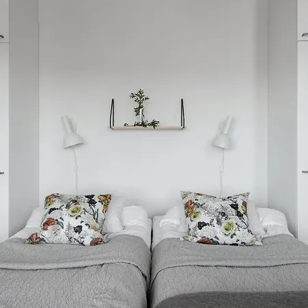 Huoneisto Sleepwell Itaekeskus, Close To Metro Helsinki