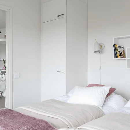 Huoneisto Sleepwell Itaekeskus, Close To Metro *
